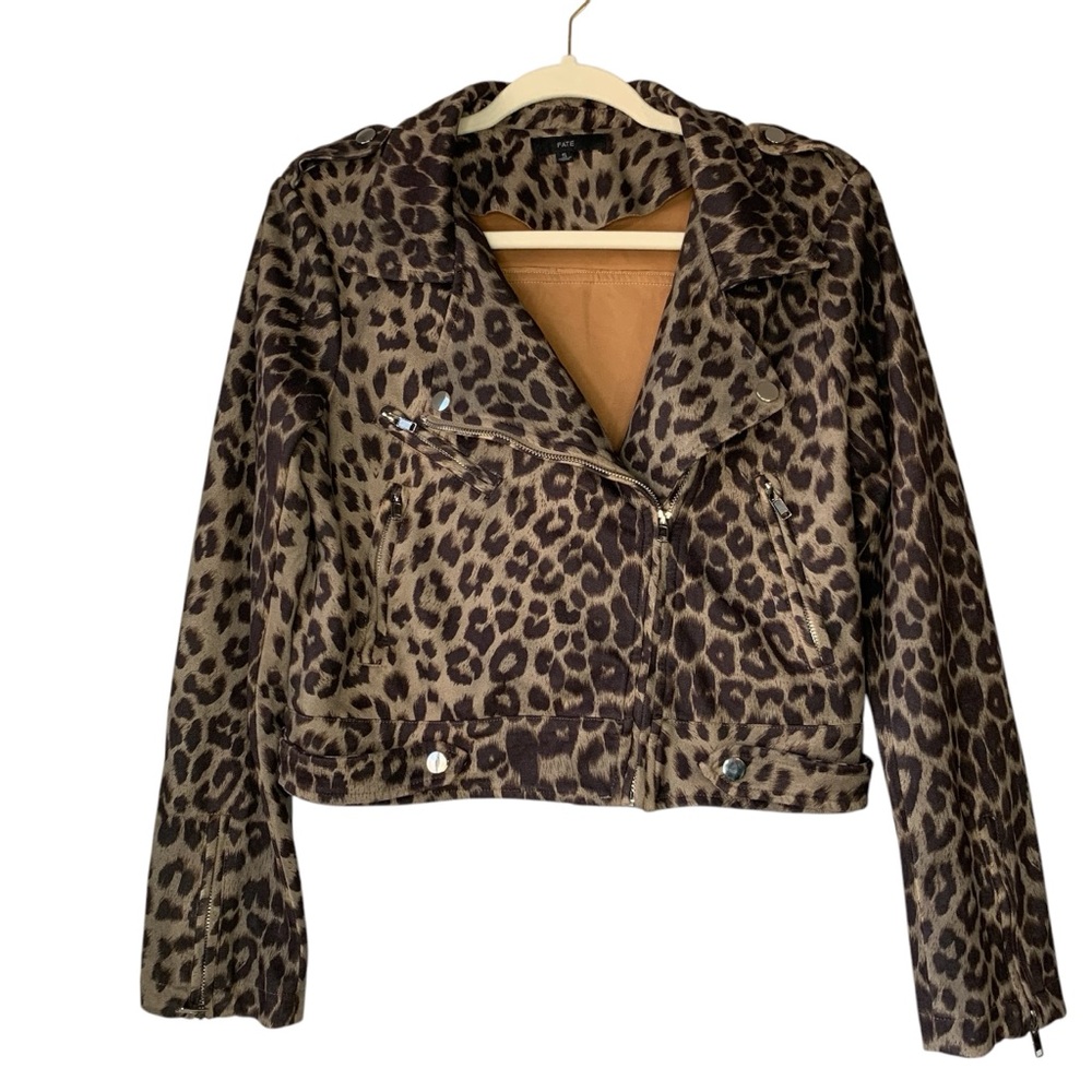 Fate‎ Cropped Leopard Print Jacket with Wide Collar. Size S